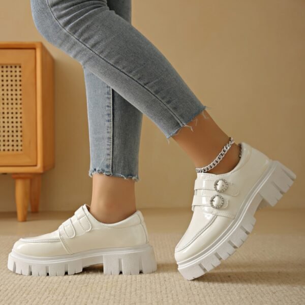 ارتقِ بأسلوبكِ مع حذاء Elegance Step