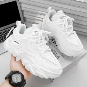 حذاء Crocs بكعب سميك وأشرطة جانبية