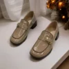 Loafer بكعب متوسط، بدون أربطة