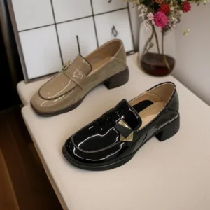 Loafer بكعب متوسط، بدون أربطة